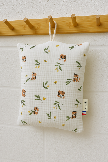 Le coussin de sieste avec cordon