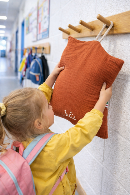 Le coussin de sieste avec cordon